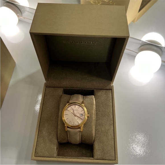 Burberry authentic beautiful watch - Picture 4 of 8